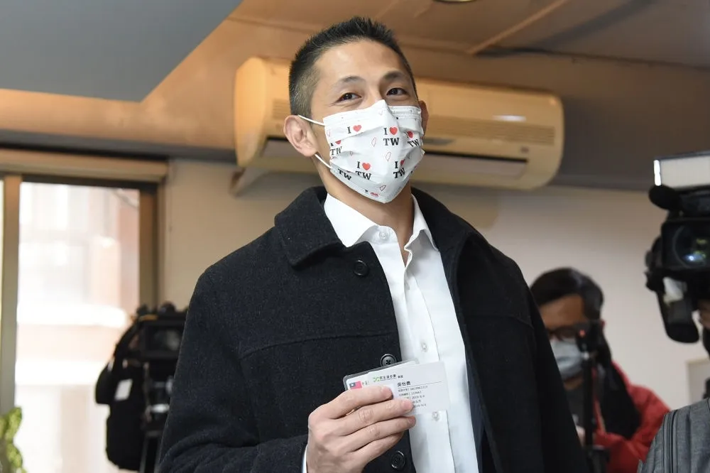 顏聖冠宣布退選綠營北市黨部主委　吳怡農：將持續向前輩請益