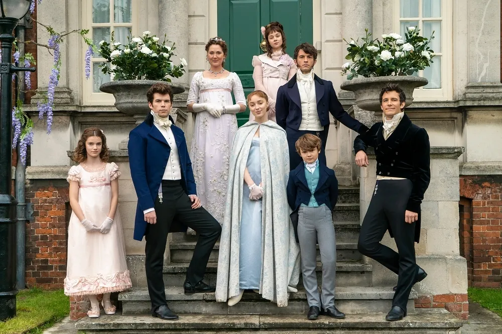 【古裝版《花邊教主》】全裸肉慾又八卦！　Netflix《柏捷頓家族》一上線就奪76國冠軍　
