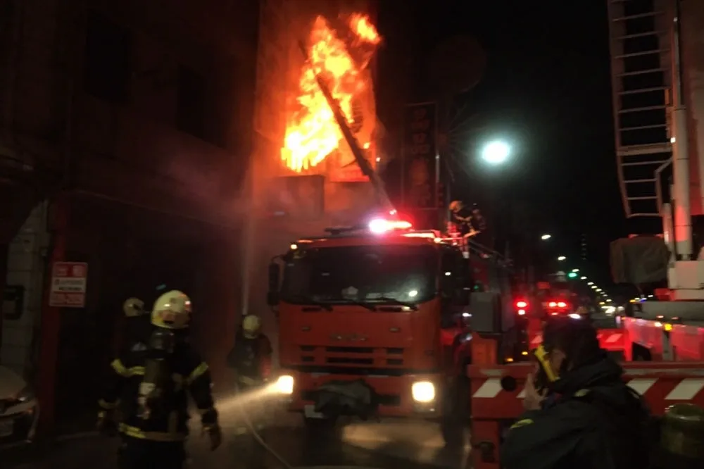 【暗夜大火4人OHCA】母抱1歲女嬰從3樓跳下　母死女嬰尚在搶救中
