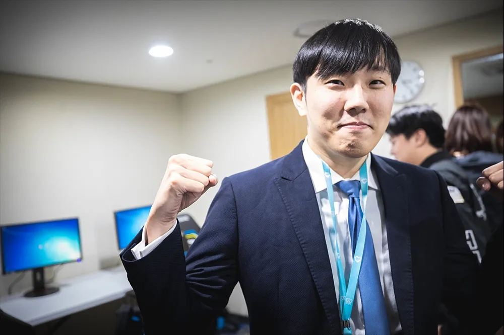 【再戰LPL】綠茶擔任英雄聯盟 eStar 戰隊主教練一職