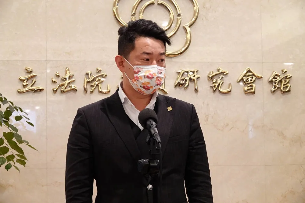 遭羅智強點名罷免　陳柏惟反批：不務正業的不分區議員只會蹭人氣