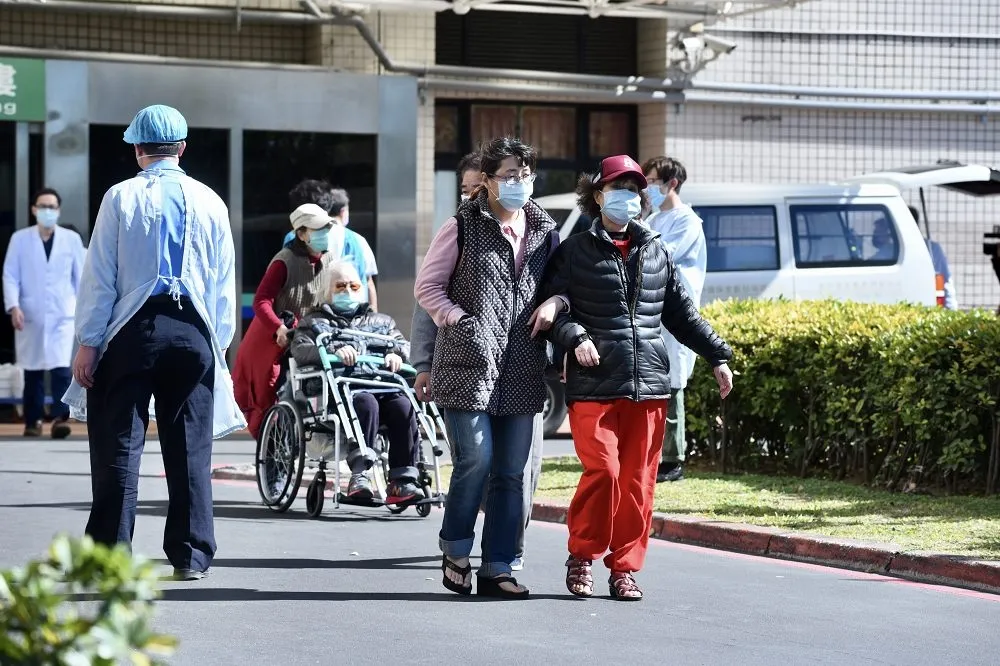 部桃女護理師男友家人怕染疫　趁她上班擅自幫打包趕人