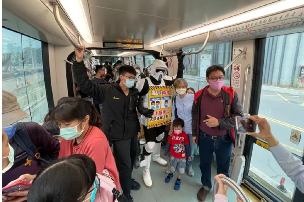 【不再勸導】男子搭輕軌候車未戴口罩　高雄市府當場罰3千元