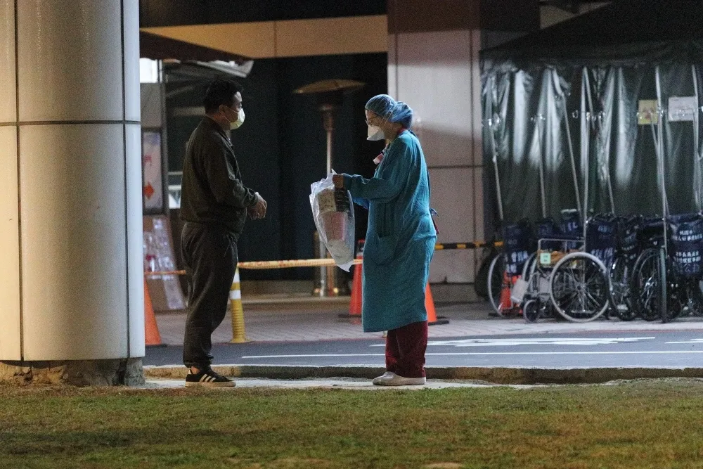 【部桃前線】桃園市青溪國中1438位學生　親筆手寫「一人一張加油卡」送桃醫
