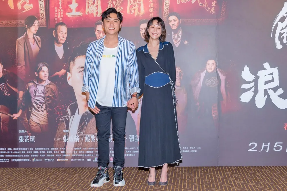 鄭人碩謝欣穎《角頭》猛撒糖　導演沒交代兩人自己吻下去
