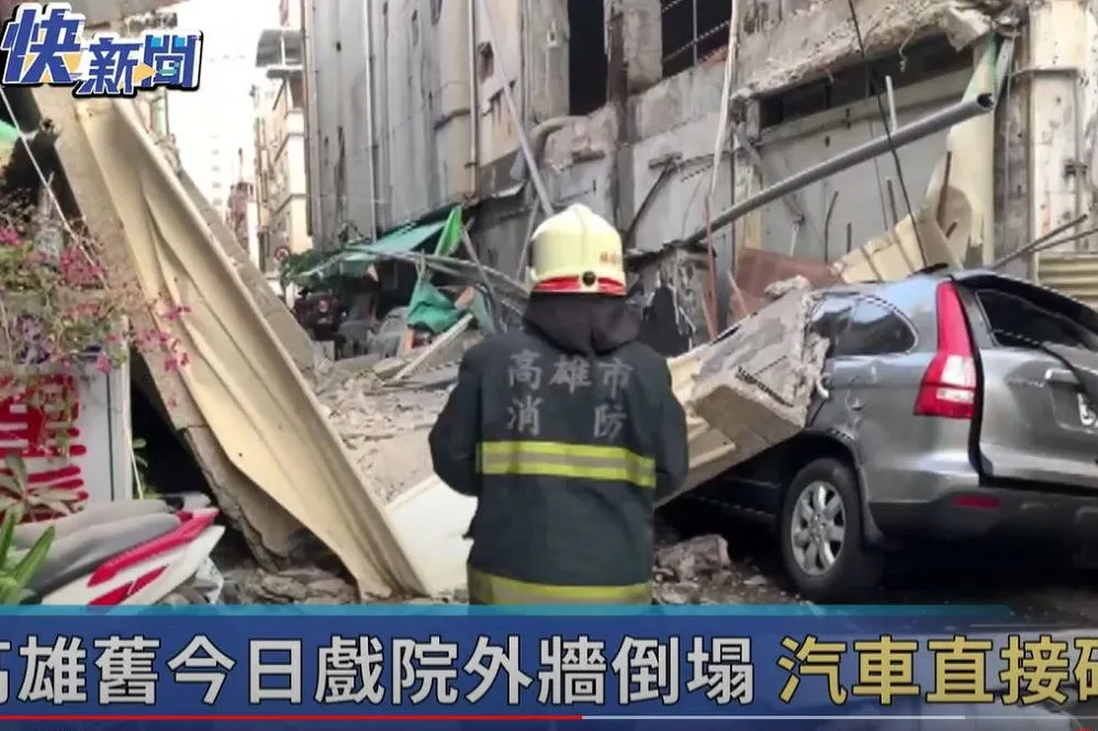 地震作祟？高雄新興區老建物突倒塌　1老翁受傷送醫