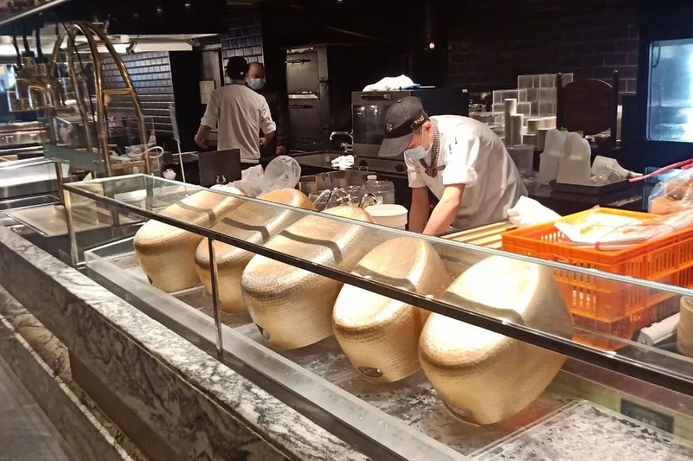 台中漢來自助餐廳49人疑食物中毒　食安處：現場查獲多起缺失