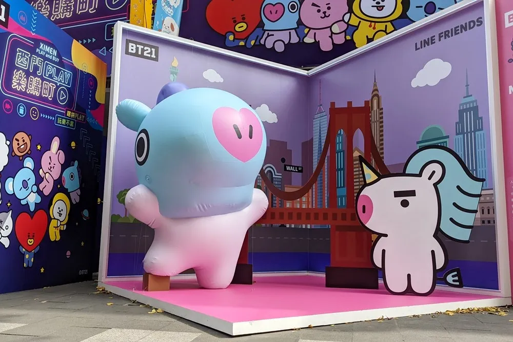 【有片】小心手機容量不足！宇宙明星 BT21 登陸「西門 PLAY 樂購町」　3/7 前快來集章抽 iPhone12 等好禮
