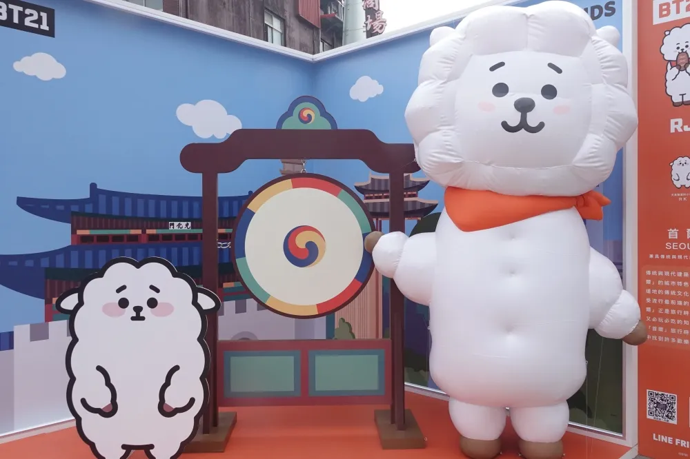 【直擊片】宇宙明星 BT21 登陸「西門町」　讓宇宙明星帶大家環遊世界！