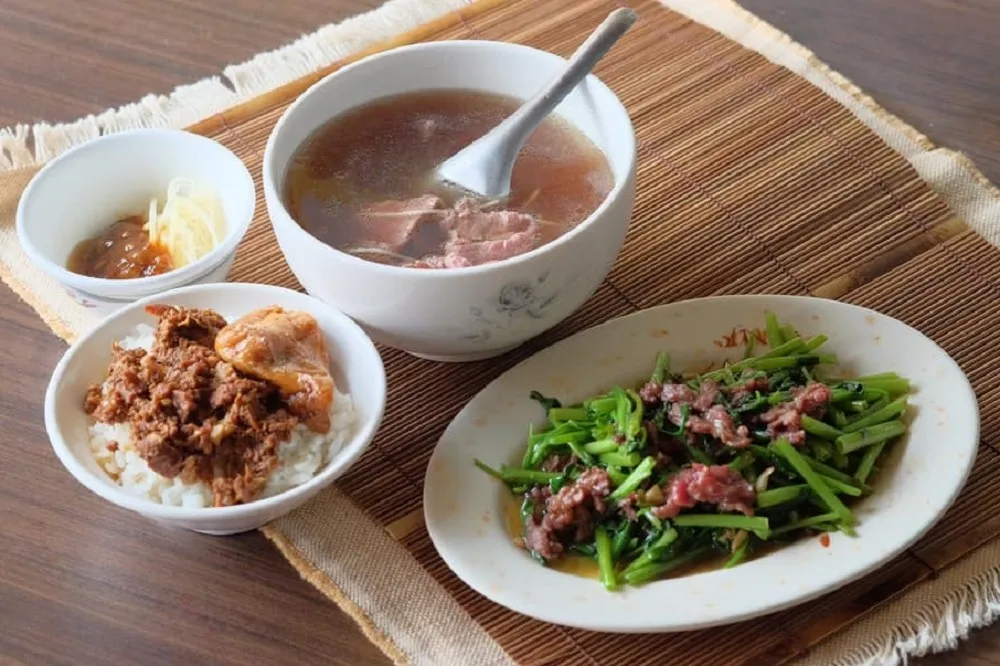 「被發明的傳統」！牛肉湯何時成為代表台南的美食之一？