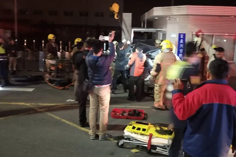 【6死重大車禍】疑3對情侶出遊全慘死　駕駛無照且超載　