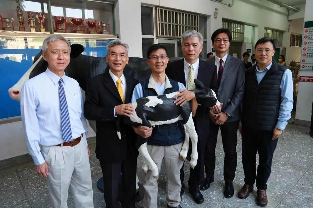 獨步全台　興大獸醫系引進真實等比模擬乳牛 助臨床教學