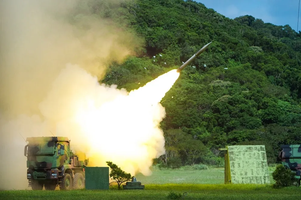 雷霆2000發射系統定位定向器妥善率低　曾讓陸軍苦不堪言
