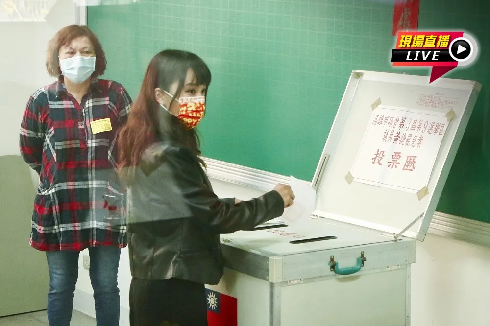 【直播】黃捷現身　林昶佐陪同投票所投票