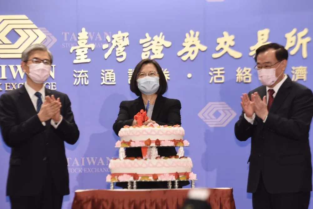 第一位視察證交所的總統　蔡英文：牛市已經先到來