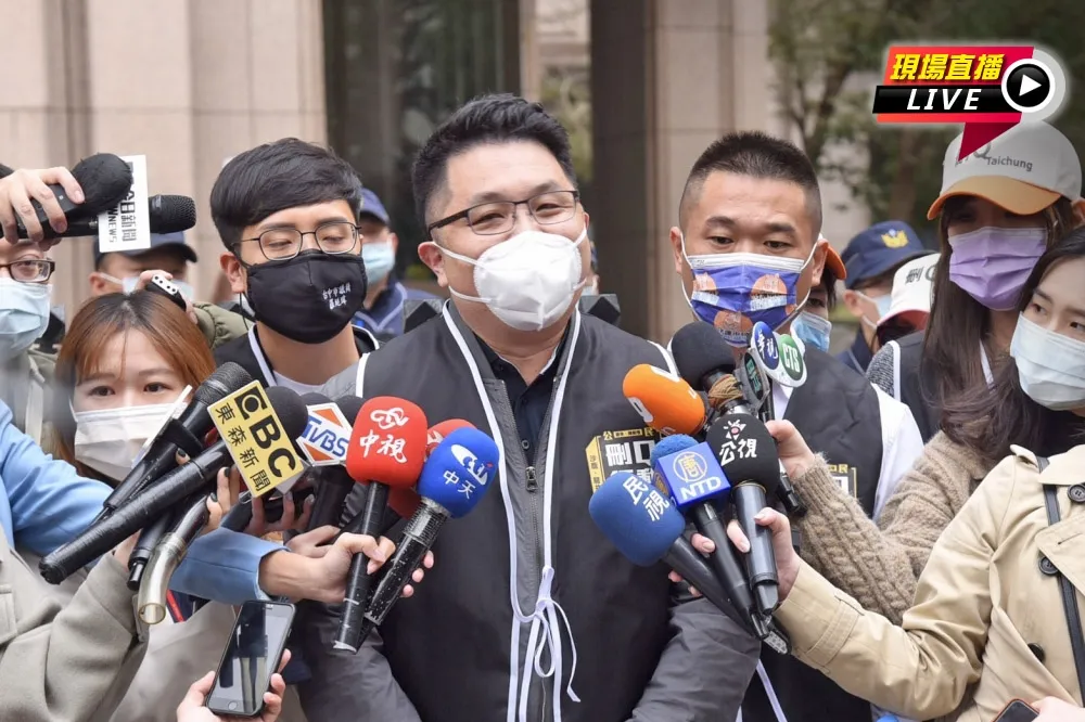 【直播】罷免陳柏惟「刪Q總部」　領銜人向中選會提案