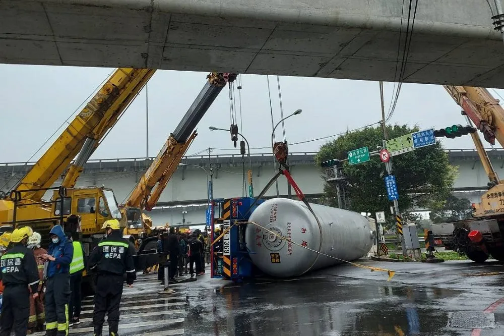 【丙烯惹禍紀事】槽車翻覆不敢大意　機捷林口站為它暫停營運1小時