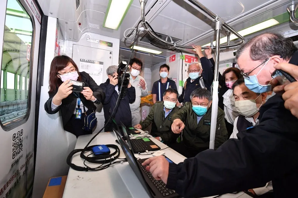 【3月可望通車】柯文哲赴「中捷」總體檢　盧秀燕：確保安全才會放行