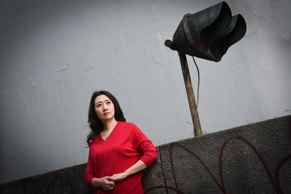 鄧惠文：父母缺損的羽翼　仍為你遮過一角天