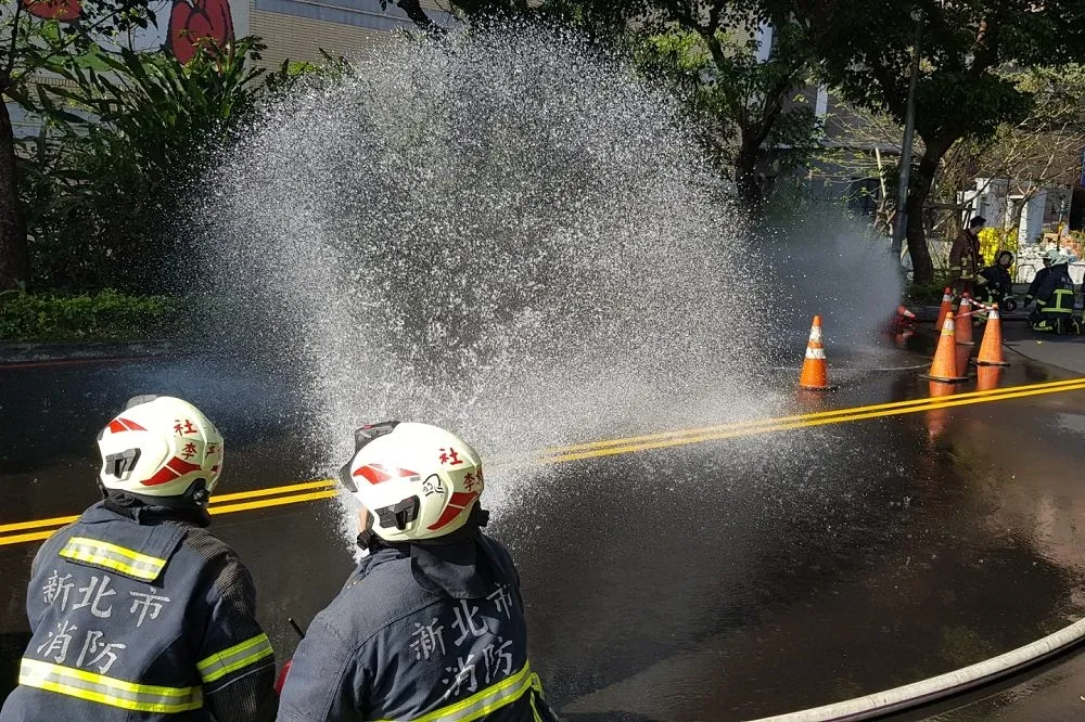 新北汐止康寧街瓦斯漏氣　目前管線關閉、交通2線道封鎖