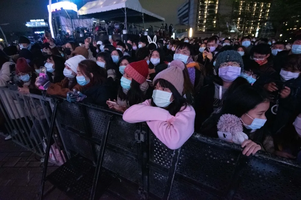 大型集會全程戴口罩規定延長　不聽勸導者最高罰1萬5