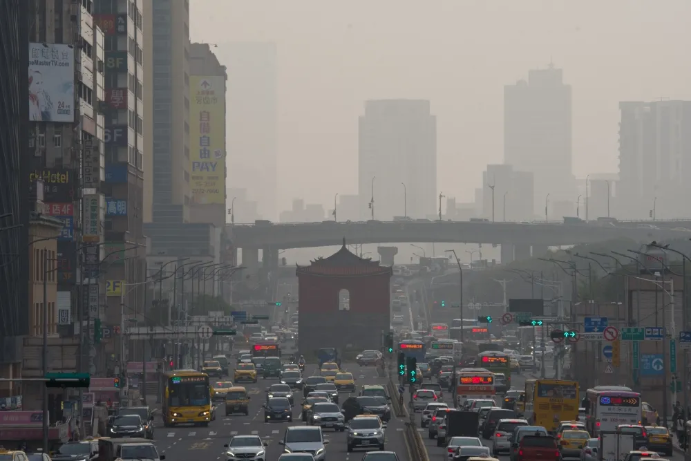 大台北空品糟透了　呈紅色警戒連101都看不到