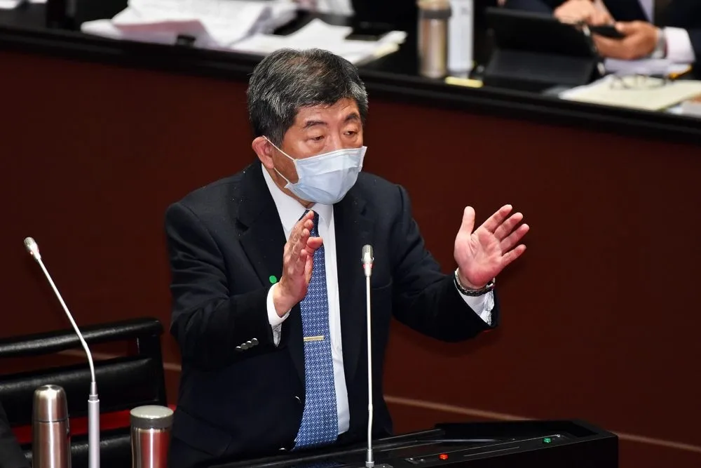 【AZ疫苖爭議】費鴻泰：犧牲醫護人員當白老鼠　陳時中：願意帶頭接種