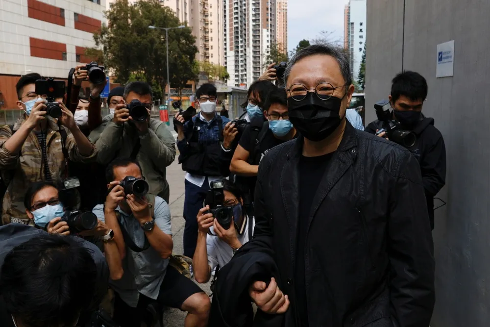 香港泛民派赴警署報到　長毛等人恐遭以「顛覆國家政權罪」起訴