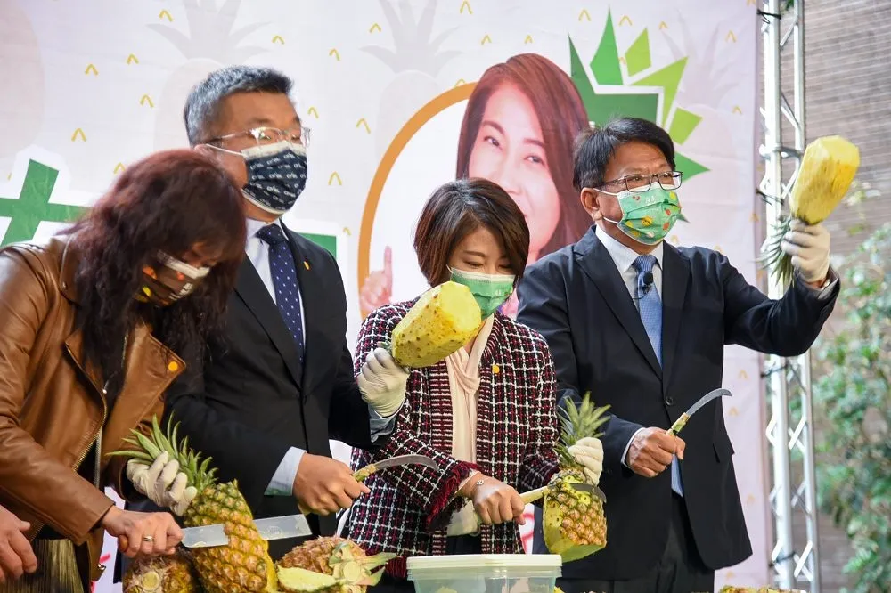 謝長廷稱要求日本買鳳梨是「賣人情」　陳吉仲：日消費者喜歡台灣農產品