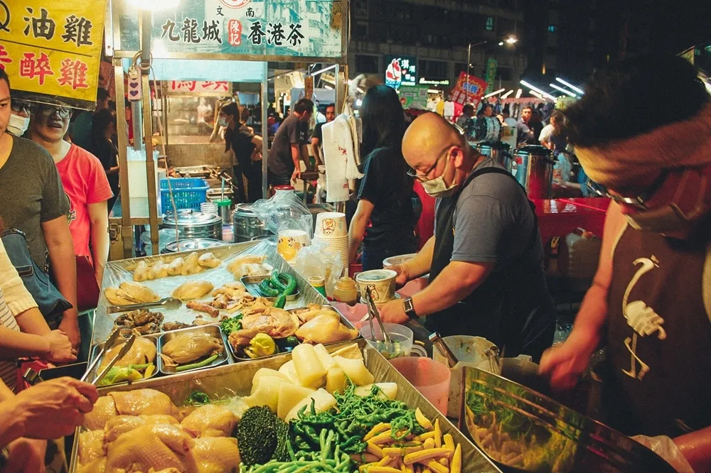 鹽水雞這項夜市小吃是怎麼誕生的？原因其實跟雞蛋有關