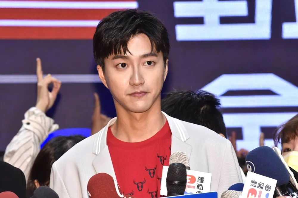 江宏傑也發聲明： 對小愛的愛不曾改變 ，情感不會消失