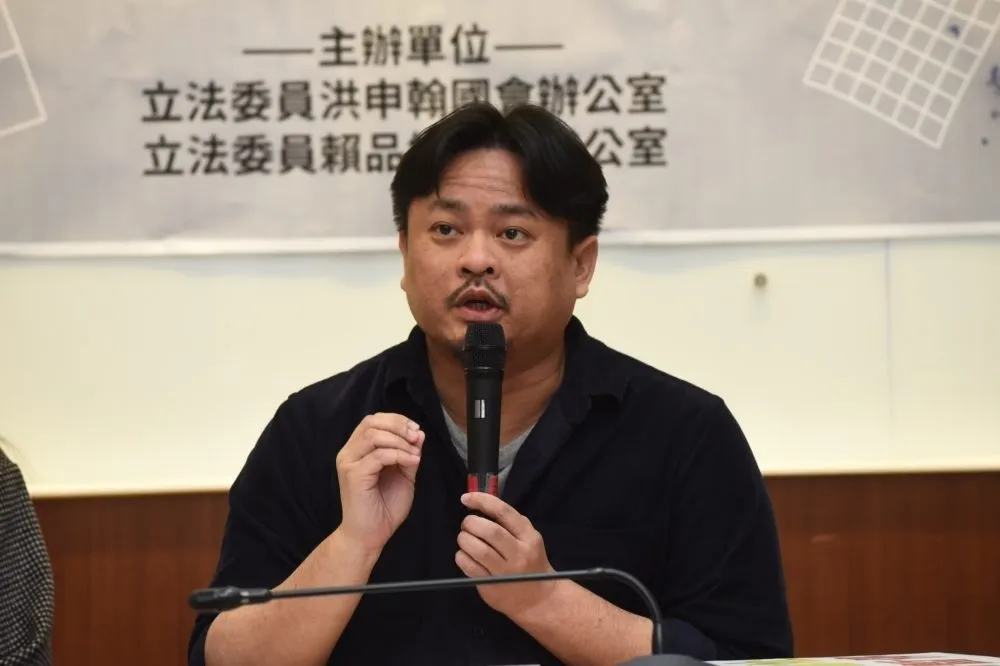 代表民進黨與環團溝通遭疑「摸頭」　洪申翰：長期合作非刻意要求