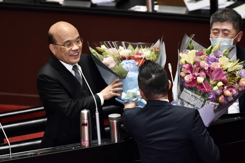 質詢獻花陳時中、蘇貞昌被罵「拍馬屁噁心」　藍委願赴考紀會說明