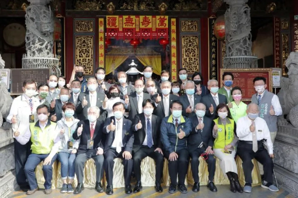 賴清德與黃偉哲見證      台灣首廟天壇藏珍—繡藝百品新書發表暨文物庫房落成 