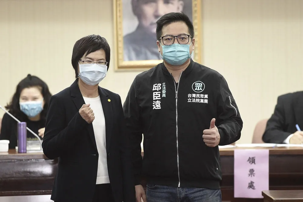 【召委選舉出爐】邱臣遠獲選交委會召委　綠守住8席、藍搶下7席