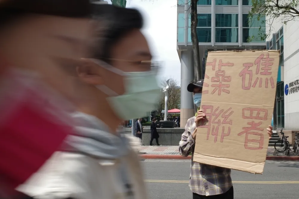 投書：你是在「保護藻礁」　還是在「確保公投成案」