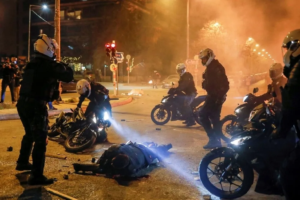 希臘抗議警察暴力濫權　5千人上街爆發警民衝突