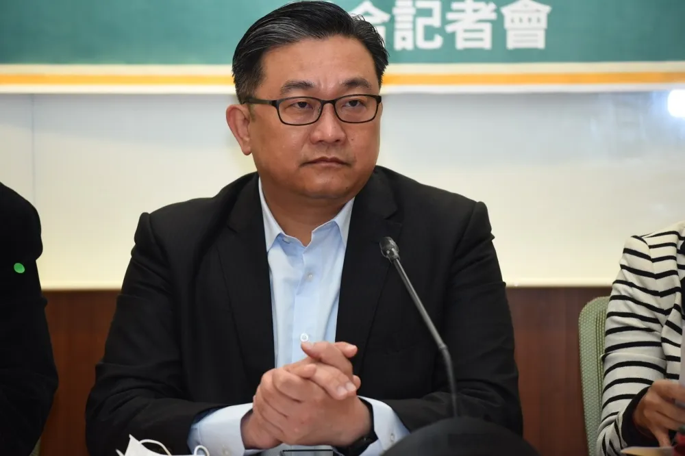 王定宇一早駁打假卡　「我的早安文根本不是打卡表示自己位置」