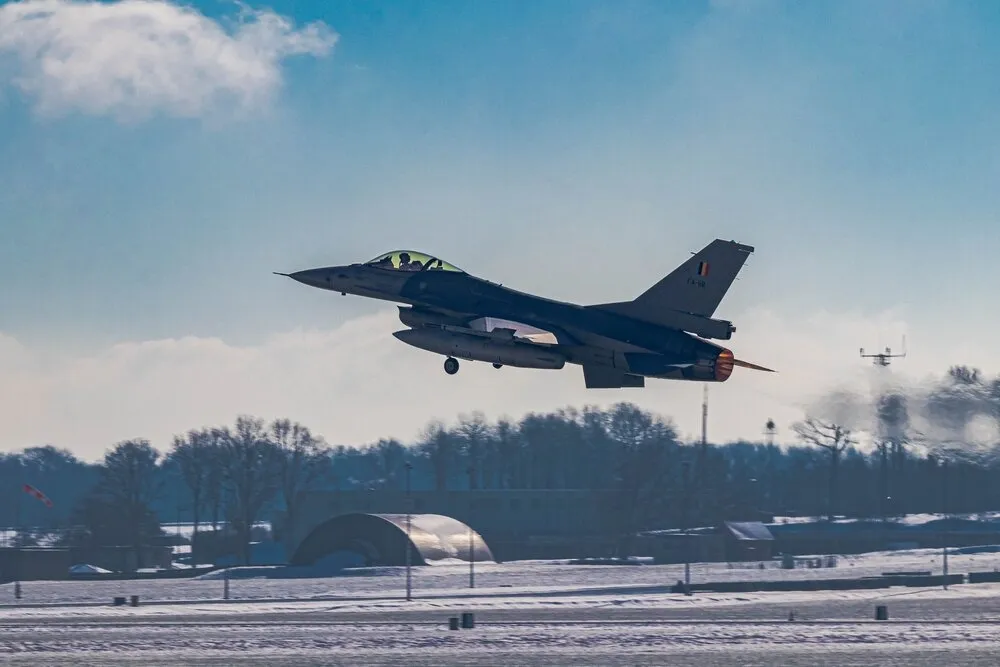 引擎故障導致F-16戰機全面停飛　比利時將空防警戒暫交荷蘭