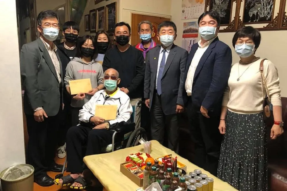 部桃染疫護理師六人出院　陳時中攜慰問金探視