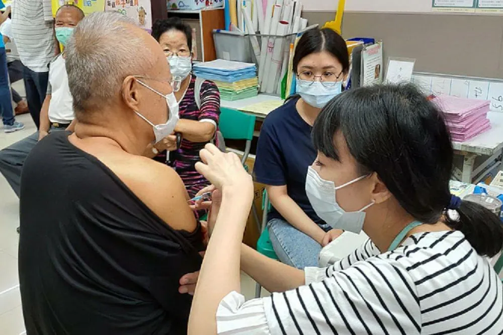 國產疫苗難獲國際承認　莊人祥：並非要走完三期試驗才能上市