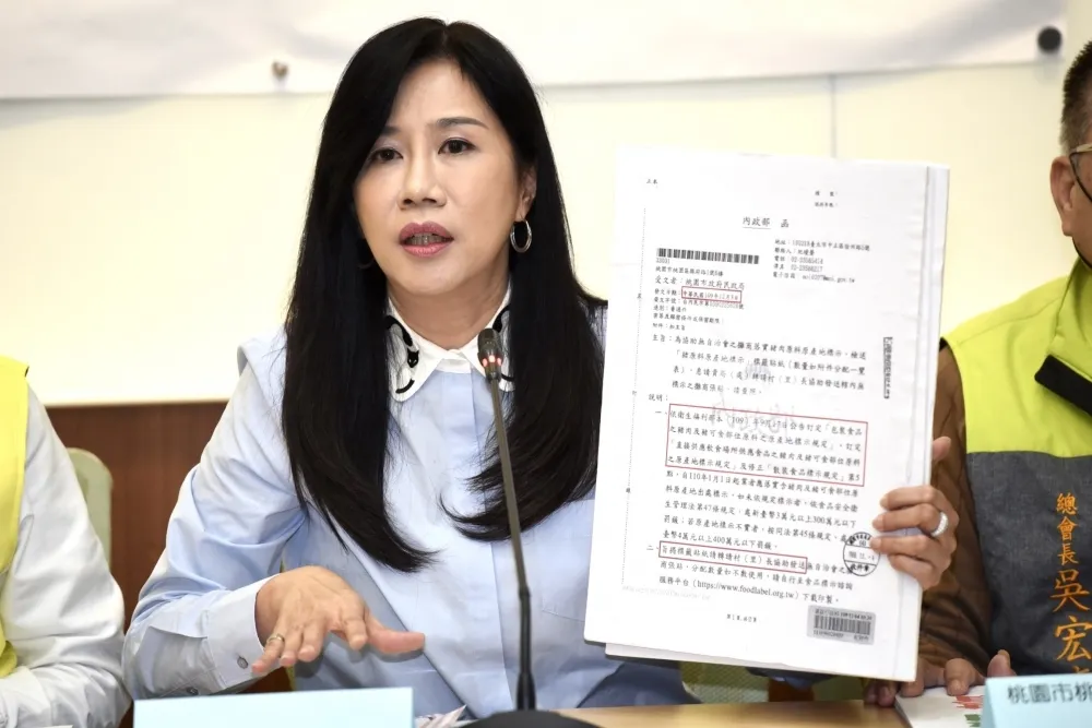 育嬰津貼美中不足　藍委提修法「雙薪夫妻可推1人領滿1年」