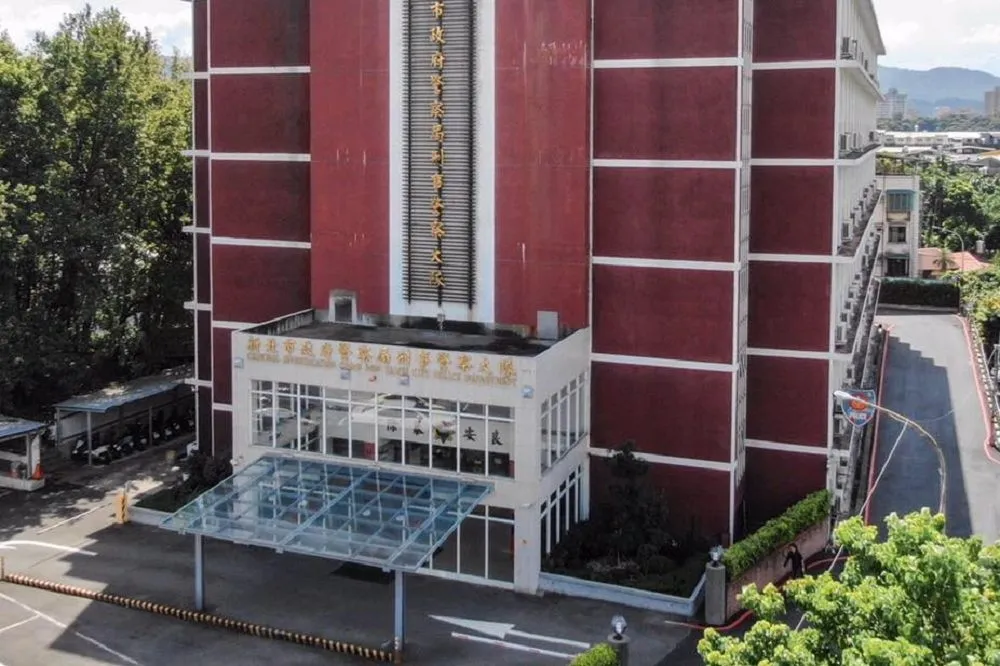 【館長案外案】備勤室天花板竟藏槍毒　新北刑大：10年前遺留證物