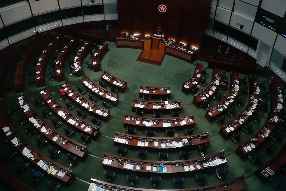 吳奕軍專欄：香港政經大海嘯下看到中共的燦爛冷笑