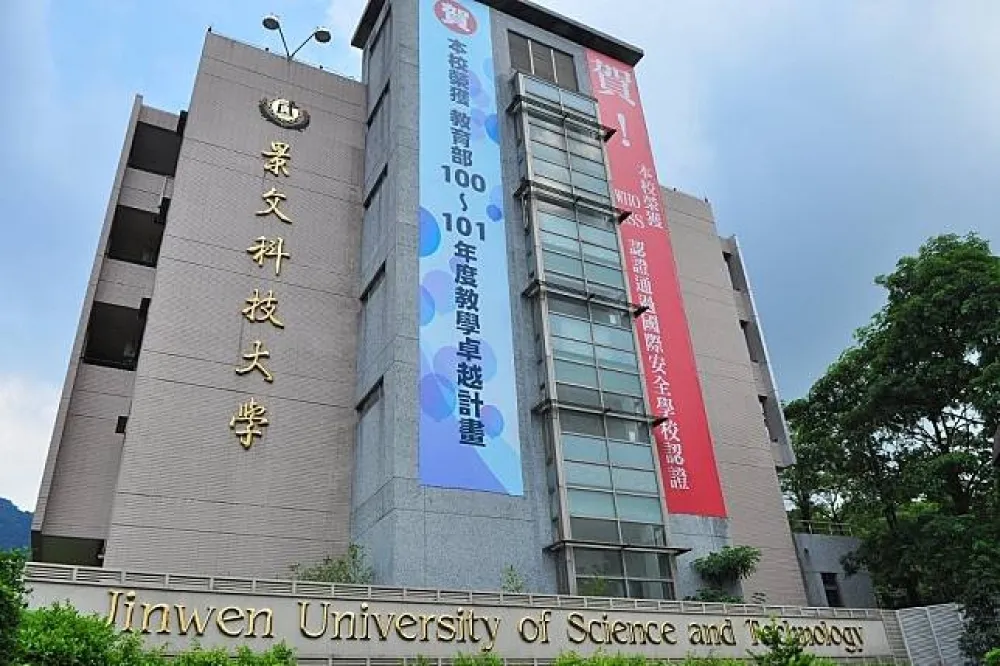 景文科大迎新迫學弟妹脫內衣褲案　二審改判被告無罪