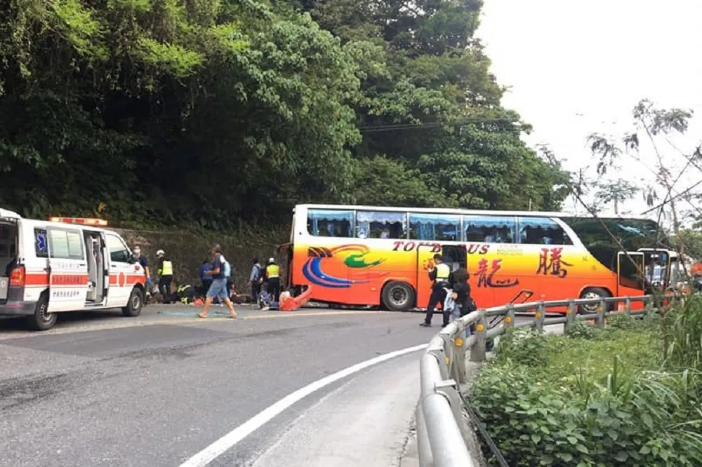 【新北里民團6死39傷】遊覽車疑煞車失靈撞山　運安會赴現場蒐證　
