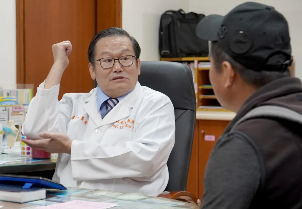 膝蓋磨損免開刀，再生醫療新技術　杜元坤慈善醫療講座