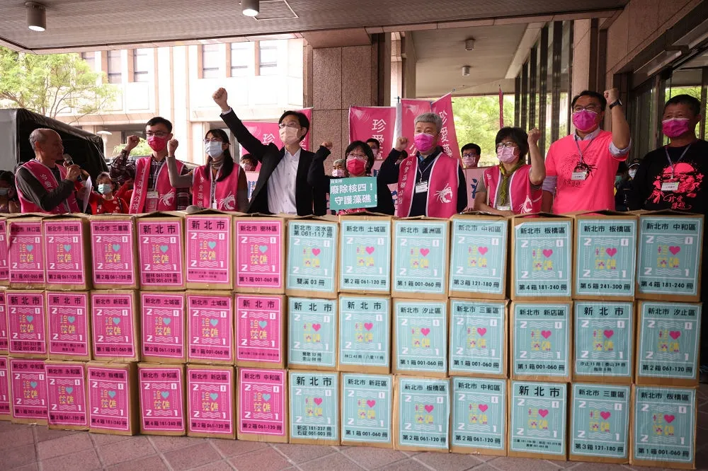 【828藻礁公投】收到70萬3052份連署書　上午已送達中選會