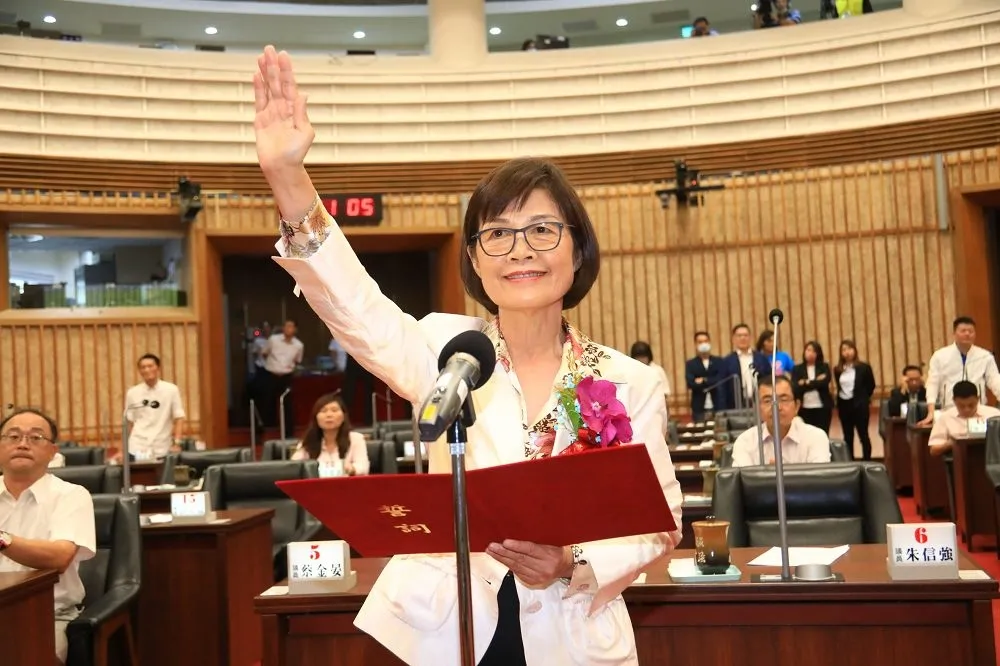 高雄議長曾麗燕涉詐助理費200萬交保　胞妹曾麗鴻聲押禁見獲准