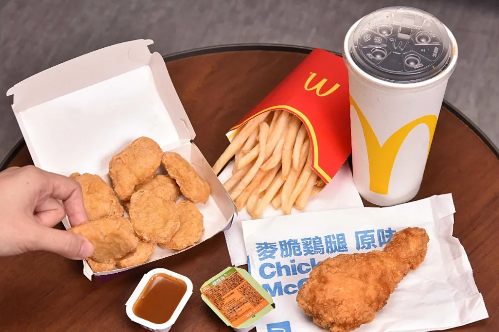 我問眼前的馬祖小男孩多久沒吃麥當勞？「差不多兩年吧……」